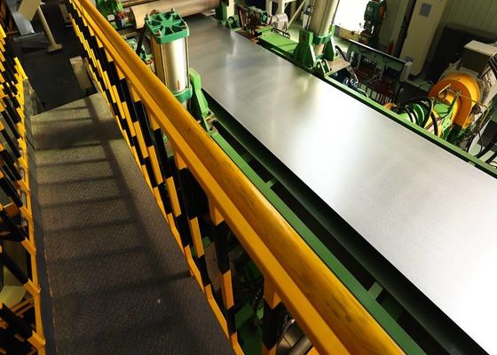 kopen JIS G3321 DX51D AZ50 Voorgeverfde galvalumstaal spoel met regelmatige spangel voor dakbedekking en apparatuur toepassingen online manufacture