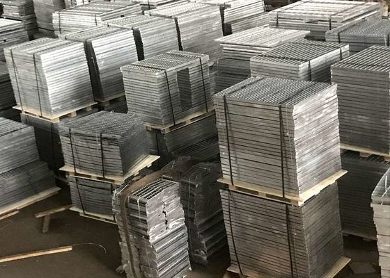 kopen 824mm Gegalvaniseerd Grating van de Staalgang Staalgrating Comités het Kaderrooster van het Stapstaal online manufacture